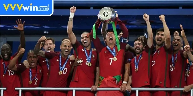 Bồ Đào Nha gây bất ngờ khi vô địch Euro 2016 kịch tính